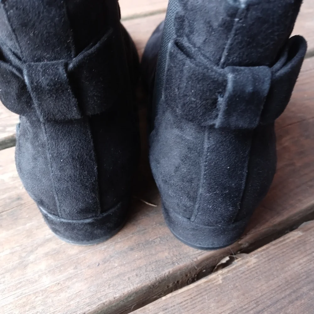 Kate Spade Black pull on Ankle Boots Suede Womens Shoes Size 6B.  188pem